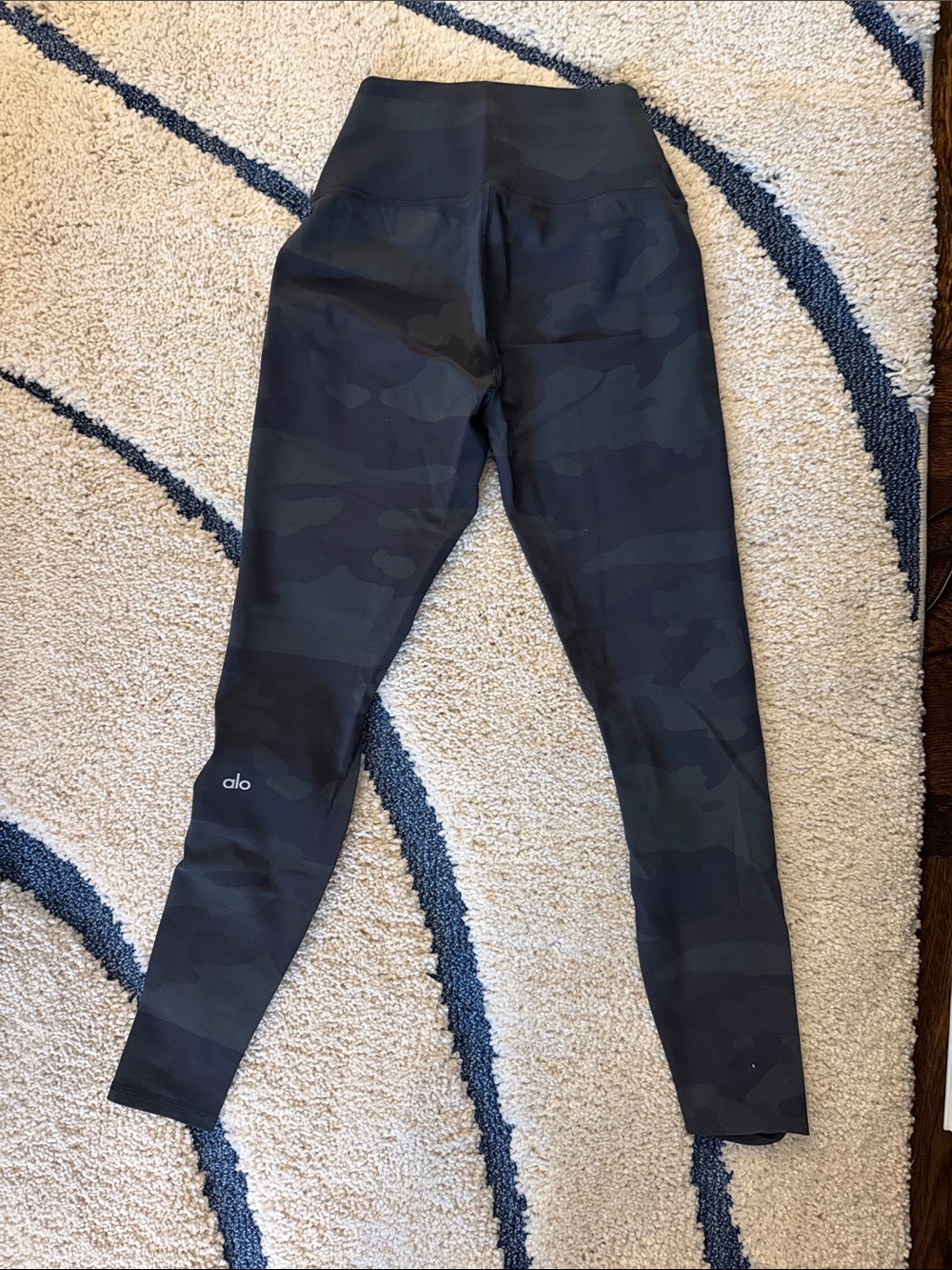 ALO Yoga Camo Performance Leggings in Black and Olive